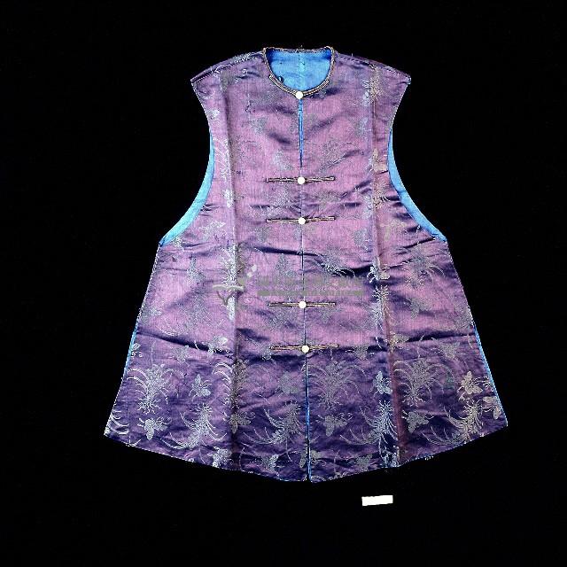 金屬花彫扣背心藏品圖，第1張
