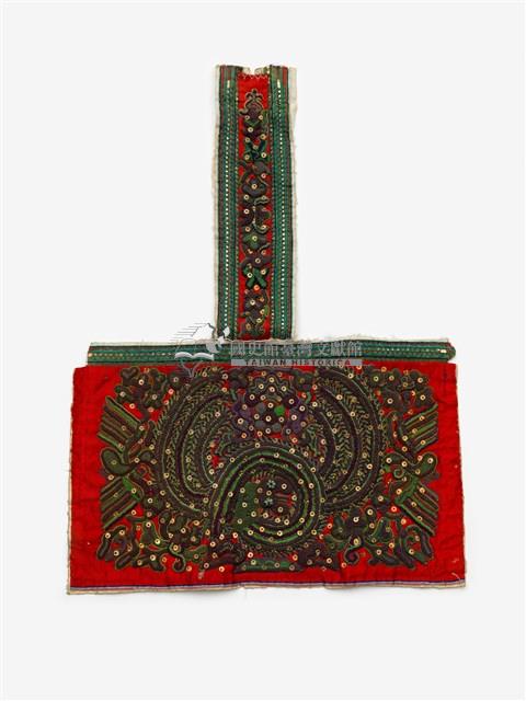 中國臺江苗族紅底綠刺繡繡片藏品圖，第1張