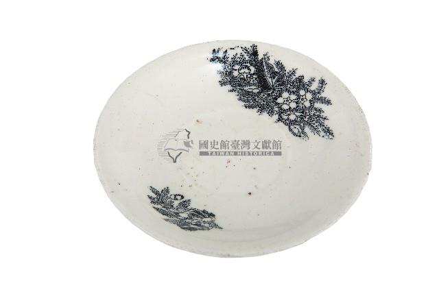 黑彩印花花草紋白地瓷盤藏品圖，第1張