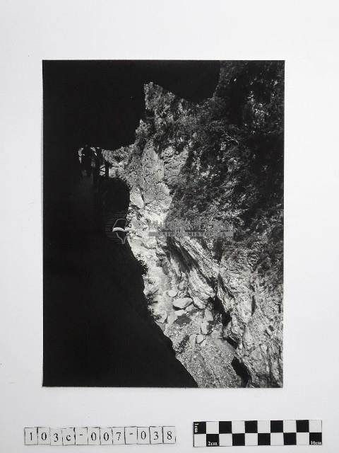 黃則修攝原石崢嶸的燕子口藏品圖，第1張