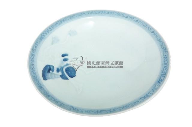 青花日本武士帽盔紋青白瓷盤藏品圖，第1張