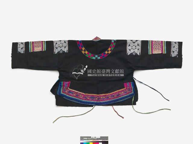 中國貴州布依族女性服飾一套藏品圖，第2張