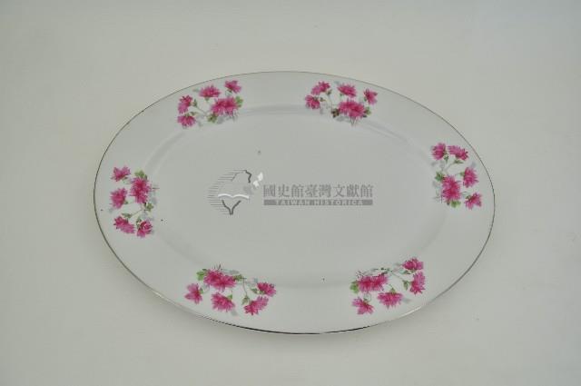 銀口彩繪貼花折枝康乃馨花紋橢圓形長盤藏品圖，第1張