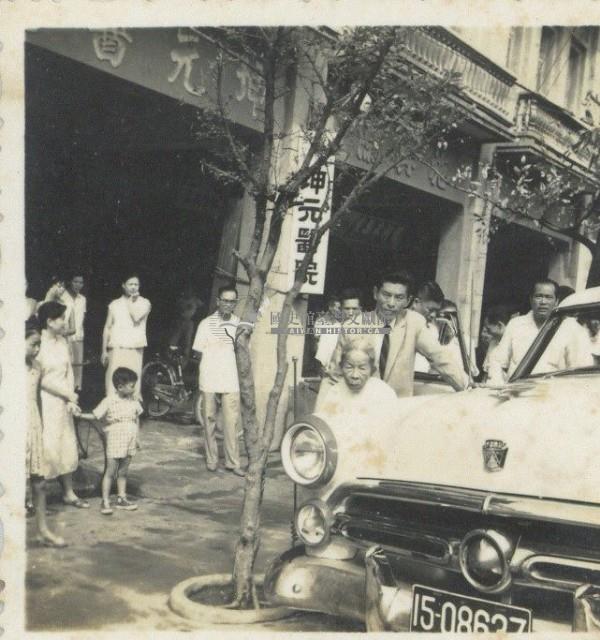 坤元醫院前之街景照局部藏品圖，第1張