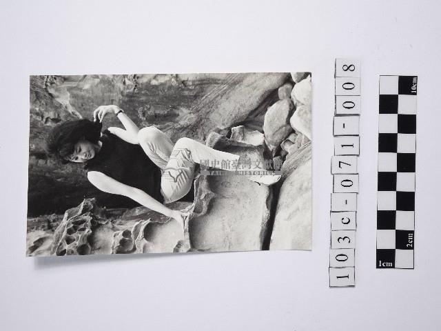 黃則修攝女藝人鄭慶寧藏品圖，第1張