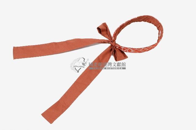 泰雅族赭紅色女頭飾藏品圖，第1張