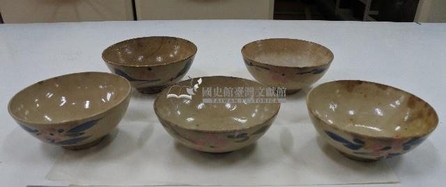 簡筆青花彩繪折枝花卉紋碗（5）藏品圖，第1張