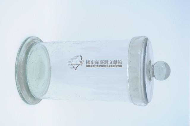 園鈕帶蓋透明玻璃中型長罐藏品圖，第1張