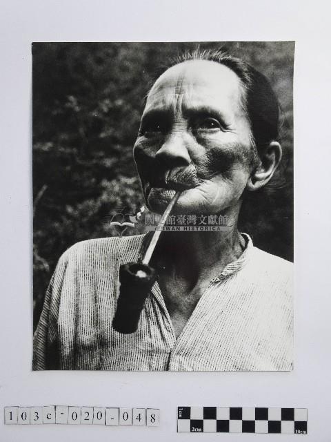 黃則修攝泰雅老嫗藏品圖，第1張