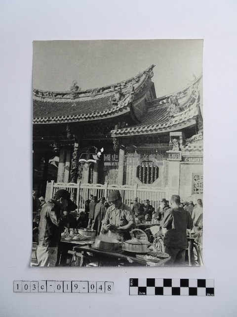 黃則修攝廟前的攤販藏品圖，第1張