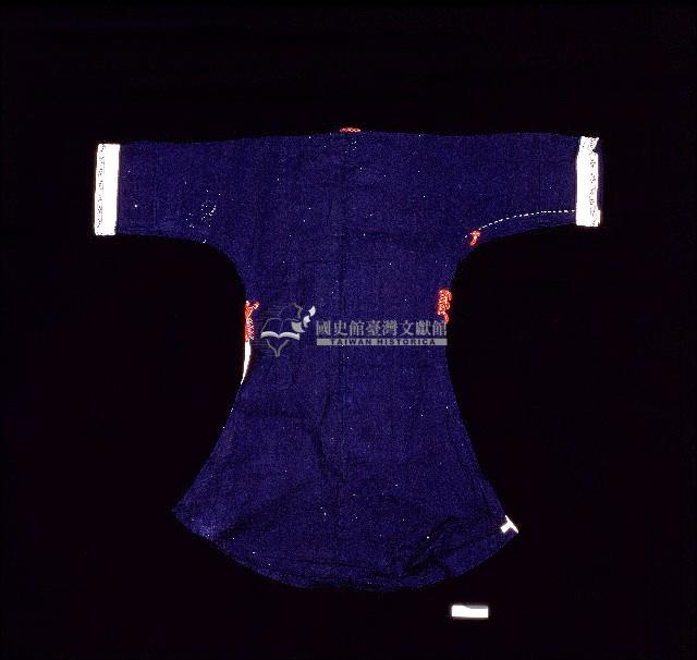 排灣族織紋深色長衣藏品圖，第1張