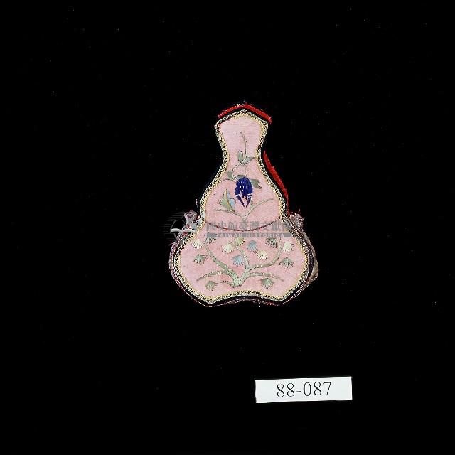 粉紅色花卉圖樣葫蘆刺繡袋藏品圖，第1張