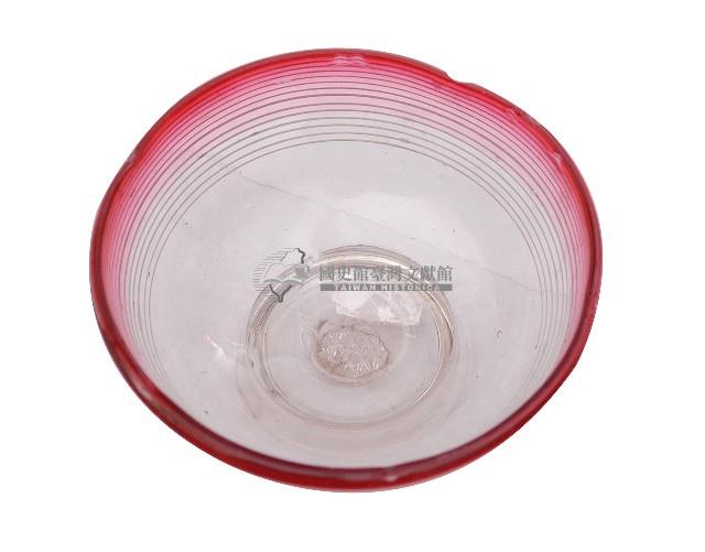 櫻桃色線紋玻璃花口碗藏品圖，第1張