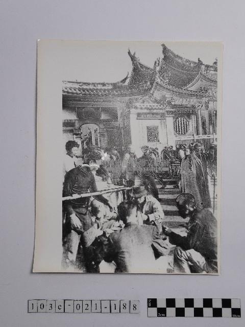 黃則修攝廟前的攤販藏品圖，第1張