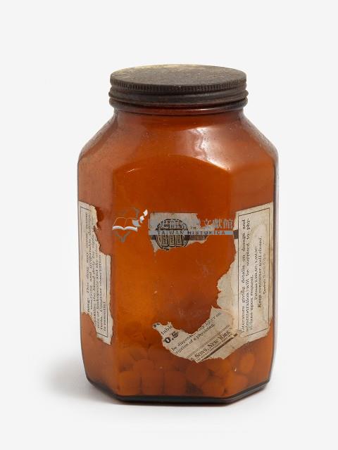 藥用金屬帶蓋寬口粽色多邊形玻璃罐藏品圖，第1張