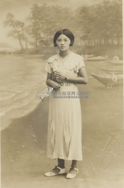 女子獨照藏品圖，第1張