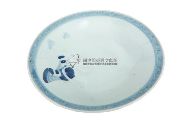 青花日本武士帽盔紋青白瓷盤藏品圖，第1張