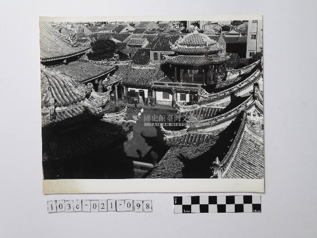 黃則修攝由屋頂俯瞰地面的照片藏品圖，第1張