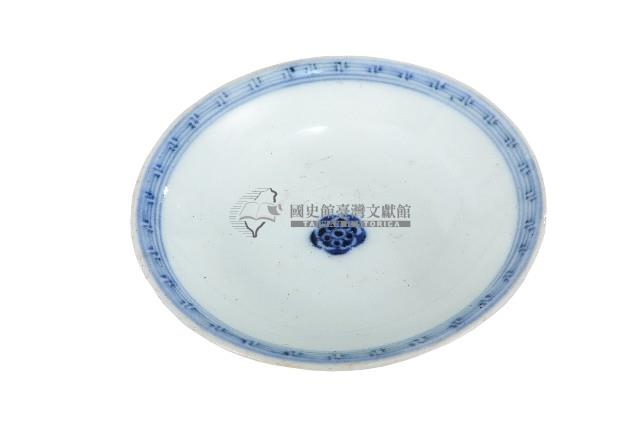 青花纏枝花卉開光山水花輪花紋碗藏品圖，第1張