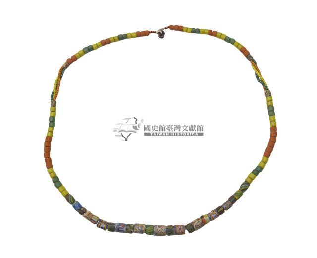 排灣族多彩琉璃珠項鍊藏品圖，第1張