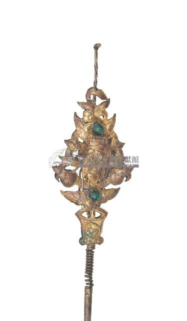 金屬製雕花髮釵兼耳挖藏品圖，第1張