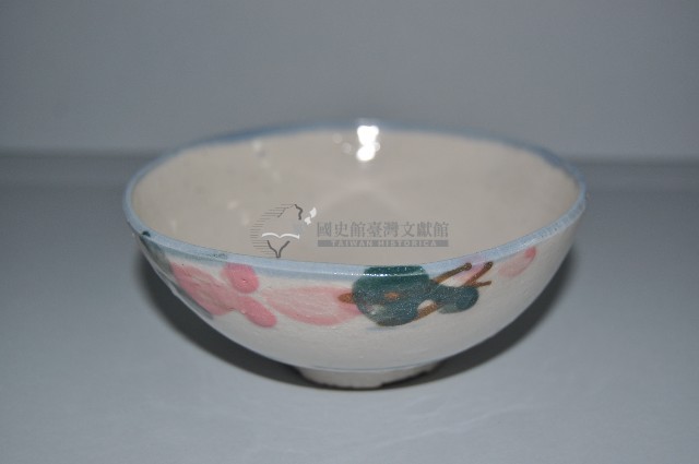鶯歌彩繪藍口簡筆花卉紋碗藏品圖，第1張