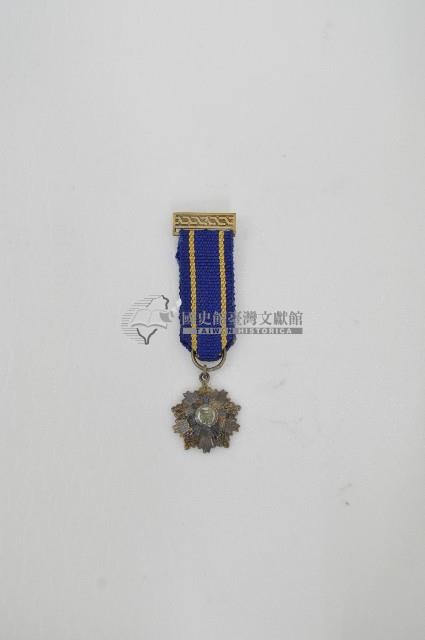 四等寶鼎襟綬小勳章藏品圖，第1張