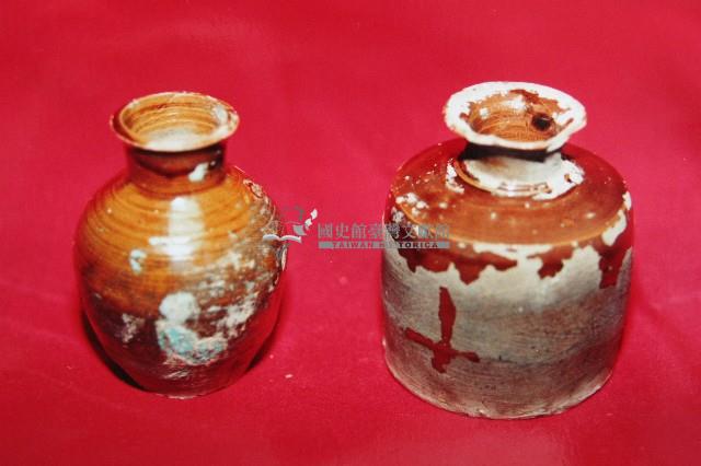 褐釉敞口細頸寬腹陶瓶（二件）藏品圖，第1張