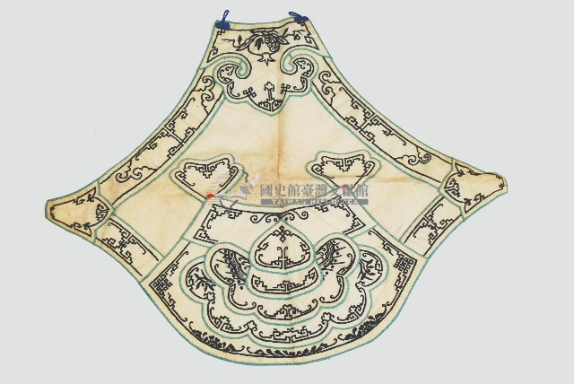 褐色吉祥繡樣肚兜藏品圖，第1張