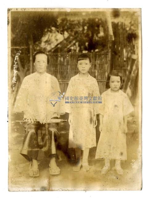 三名女子合照藏品圖，第1張