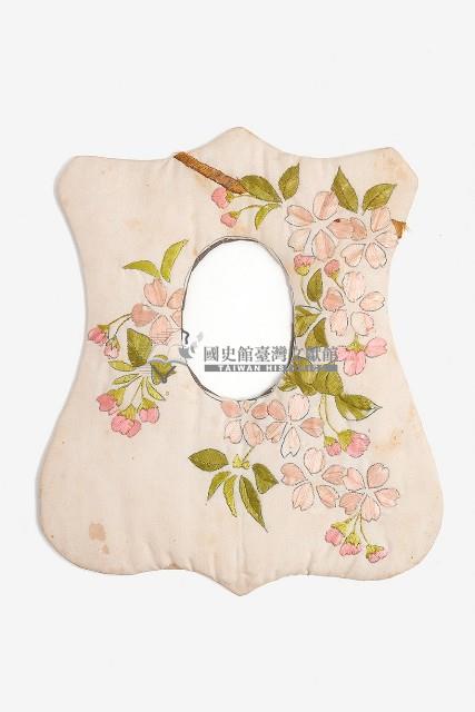 白色花卉繡樣相框藏品圖，第1張