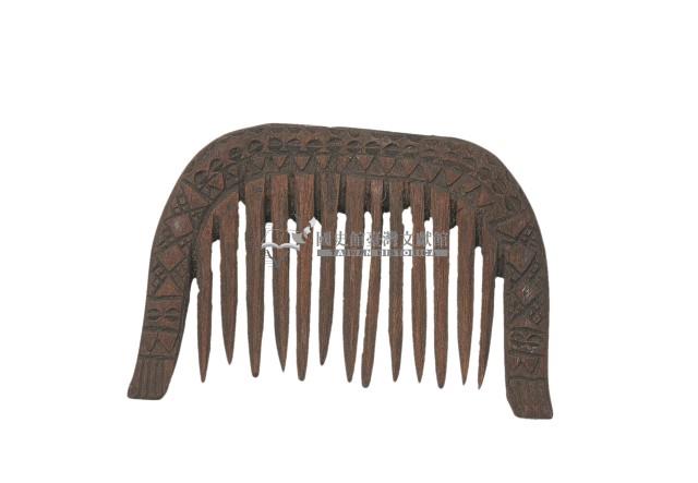 排灣族木製刻紋梳藏品圖，第1張