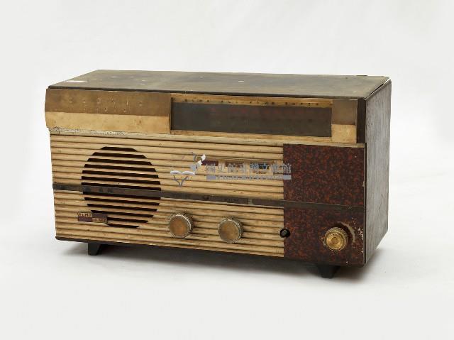 長方形無線電波橫式扭轉式收音機藏品圖，第1張