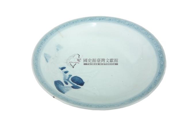 青花日本武士帽盔紋青白瓷盤藏品圖，第1張