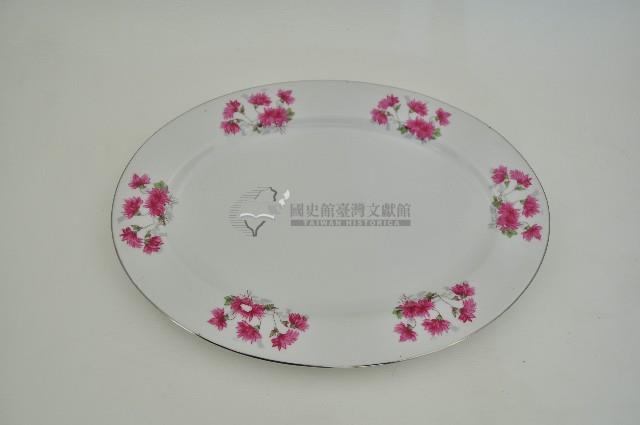 銀口彩繪貼花折枝康乃馨花紋橢圓形長盤藏品圖，第1張