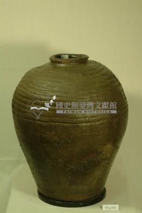 綠褐釉拍打印紋窄口豐肩式陶甕藏品圖，第1張