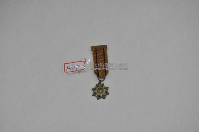 三等雲麾襟綬勳章藏品圖，第1張