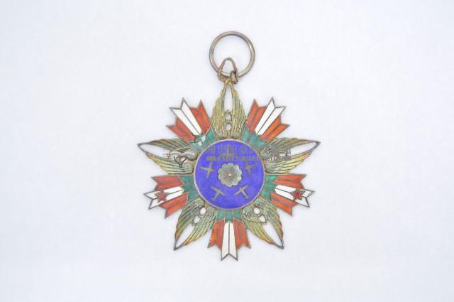 空軍復興榮譽二等勳章藏品圖，第1張