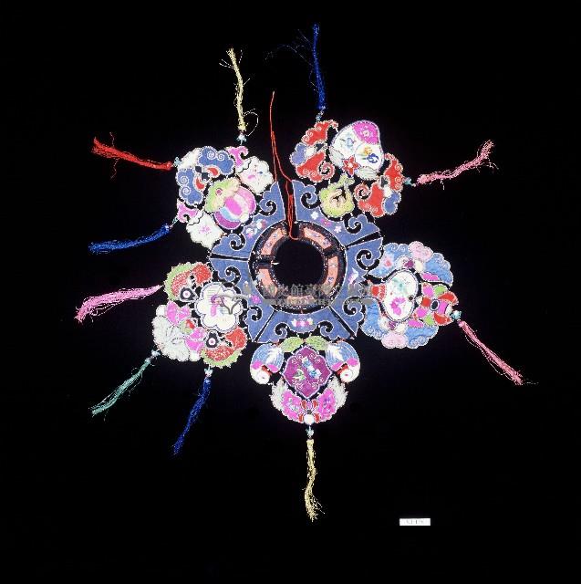 臺灣漢人族群女性雲肩藏品圖，第1張