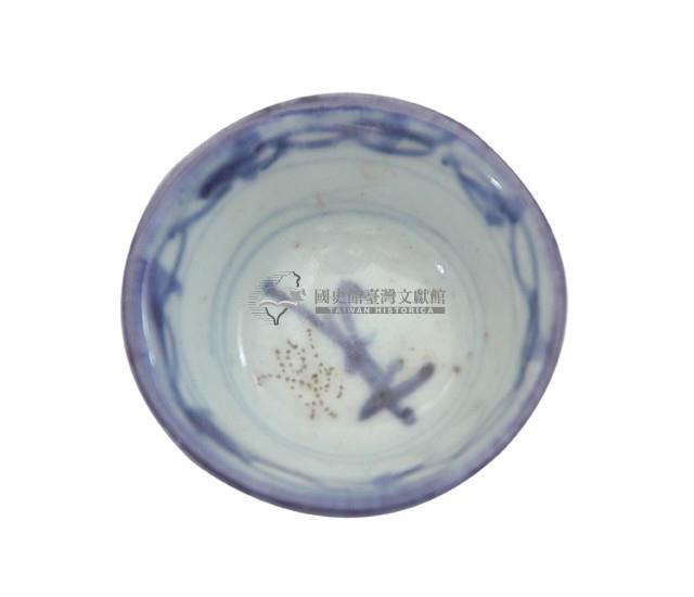 青花寫意纏枝花卉紋茶杯藏品圖，第1張