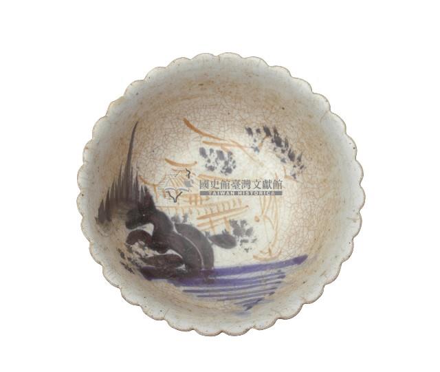 彩繪山水樓閣菱花口菊瓣型深腹碗藏品圖，第1張