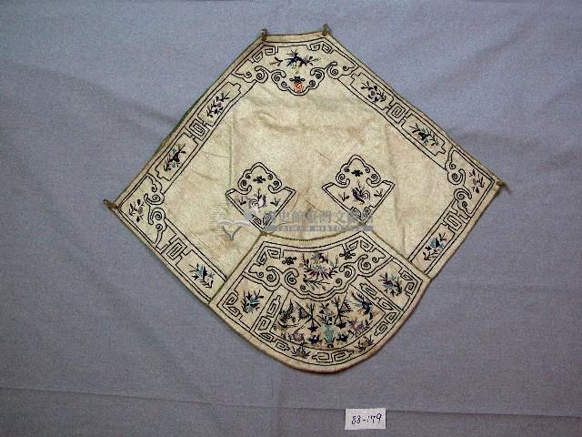 壽祿平安刺繡口袋扇形肚兜藏品圖，第1張