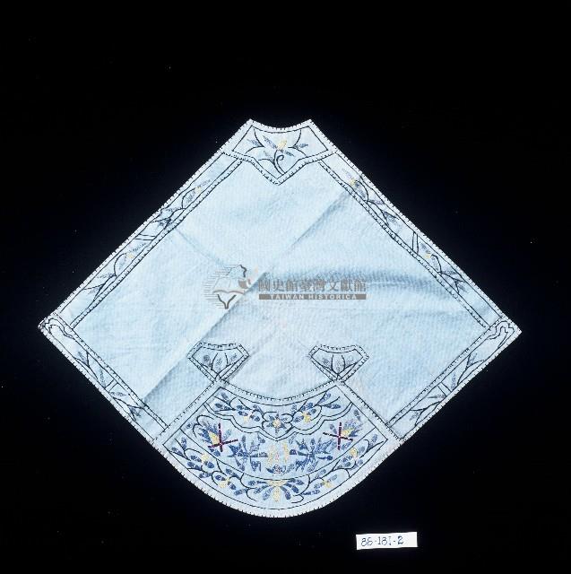 淺藍色花草刺繡肚兜藏品圖，第1張