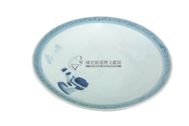 青花日本武士帽盔紋青白瓷盤藏品圖，第1張