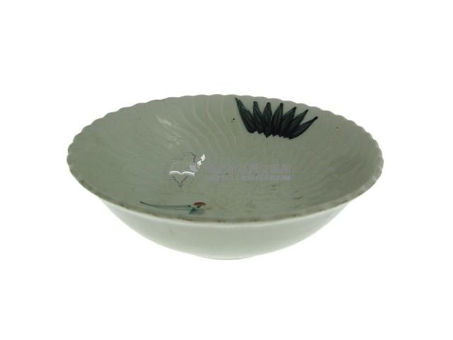 青花彩繪模壓鶴紋花口深腹碗、彩繪寫意山水紋輪花口深腹碗、彩繪寫意山水紋深腹碗藏品圖，第1張