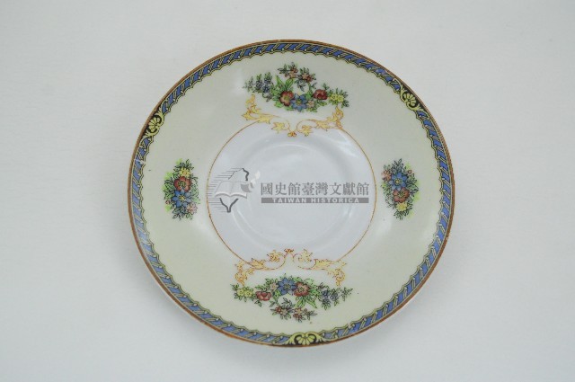 醬口五彩貼花折枝花卉紋咖啡碟藏品圖，第1張