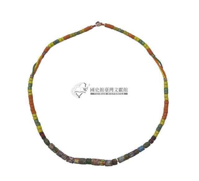 排灣族多彩琉璃珠項鍊藏品圖，第1張