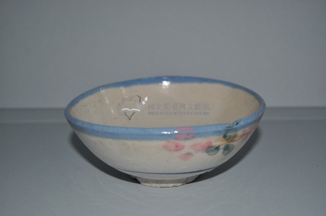 鶯歌彩繪藍口簡筆花卉紋碗藏品圖，第1張