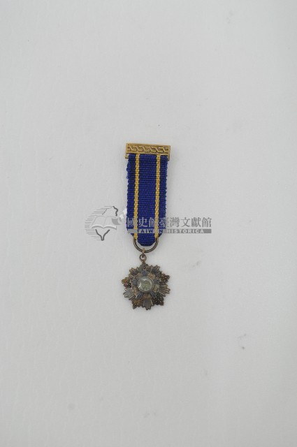 四等寶鼎襟綬小勳章藏品圖，第1張