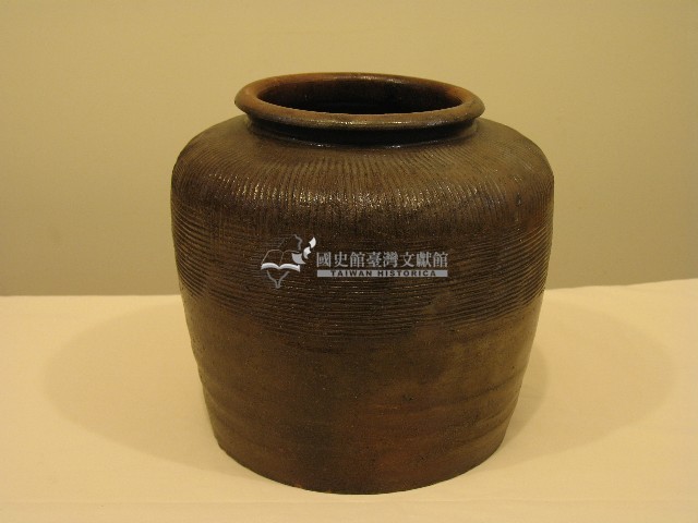 褐釉線紋寬口矮陶甕藏品圖，第1張